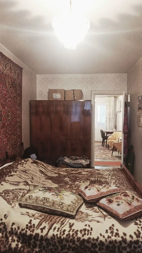 Недвижимость донецк днр. Продажа 3 комн кв калининский рн. Грузия цена 6800 000 руб агентство недвижимости ☎+79494046048 комнат 3 площадь 65.58м² жилая 43.4 м² кухня 9 м² этаж 5 из 9 расположение центр донецка, пр. Ильича №28 (номер дома указан ориентировочный) место центр калининского р-на. Грузия. Инфраструктура современная. Отличная транспортная развязка. Рядом расположены магазины, больницы, театр кукол, школа, садик, остановка транспорта. Документы готовы. Собственник в донецке. Фото соответствуют, дополнительные по запросу. Уютная, приятная 3х комнатная квартира расположена на 8-ом этаже 9-ти этажного дома. Комнаты одна раздельная и две смежные. Лоджия, балкон застеклённые, пластик. Санузел раздельный. В квартире сделан евроремонт 2000г. Продается с мебелью, бытовой техникой (холодильник, кондиционер). Кухонный гарнитур. Окна пластик. Отличная входная дверь, тамбур на две квартиры. Подъезд ухоженный. Вода холодная по графику. Подача воды в квартиру. Возле дома есть место для парковки машины и детская площадка. Отличный вариант. Звоните, ждём только вас. Пока в продаже). Цена 6800000р +услуги риелтора. Предложение от агентства недвижимости, подбор вариантов различной степени комфортности, все районы г. Донецка. Оставляйте свои заявки, наша база ежедневно обновляется. С нами легко и уверенно. Будем рады быть вам полезными. +79494046048 феникс-телеграмм, max. - фотография - 9