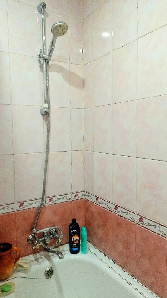 Недвижимость донецк днр. Продажа 3 комн кв калининский рн. Грузия цена 6800 000 руб агентство недвижимости ☎+79494046048 комнат 3 площадь 65.58м² жилая 43.4 м² кухня 9 м² этаж 5 из 9 расположение центр донецка, пр. Ильича №28 (номер дома указан ориентировочный) место центр калининского р-на. Грузия. Инфраструктура современная. Отличная транспортная развязка. Рядом расположены магазины, больницы, театр кукол, школа, садик, остановка транспорта. Документы готовы. Собственник в донецке. Фото соответствуют, дополнительные по запросу. Уютная, приятная 3х комнатная квартира расположена на 8-ом этаже 9-ти этажного дома. Комнаты одна раздельная и две смежные. Лоджия, балкон застеклённые, пластик. Санузел раздельный. В квартире сделан евроремонт 2000г. Продается с мебелью, бытовой техникой (холодильник, кондиционер). Кухонный гарнитур. Окна пластик. Отличная входная дверь, тамбур на две квартиры. Подъезд ухоженный. Вода холодная по графику. Подача воды в квартиру. Возле дома есть место для парковки машины и детская площадка. Отличный вариант. Звоните, ждём только вас. Пока в продаже). Цена 6800000р +услуги риелтора. Предложение от агентства недвижимости, подбор вариантов различной степени комфортности, все районы г. Донецка. Оставляйте свои заявки, наша база ежедневно обновляется. С нами легко и уверенно. Будем рады быть вам полезными. +79494046048 феникс-телеграмм, max. - фотография - 4