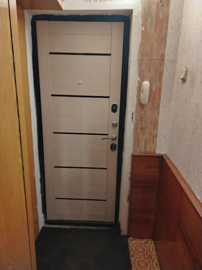 Недвижимость донецк днр продажа 2х комнатных кв калининский рн. Пр. Ильича мясокомбинат цена 3 800 000 руб агентство недвижимости ☎+79494046048 комнат 2 площадь 44,2м² жилая 28 м² кухня 5.5 м² этаж 4 из 5 расположение центр донецка ул 50-й гв дивизии д.2 (номер дома указан ориентировочный). Отличная инфраструктура. Рядом проспект ильича, мясокомбинат, макаронка, мотель, бульвар шахтостроителей детская обл больница. Уютный двор дома. Соседи доброжелательные. Квартира находится на 4-м этаже 5-го этажного дома. В квартире косметический ремонт. Квартира с частичной мебелью. Вода холодная по графику, горячая -газовая колонка автомат. Фото соответствуют. Документы росреестр готовы. Собственник один. Цена 3800000 рублей + услуги риелтора. Предложение от агентства, подбор вариантов различной степени комфортности, все районы г. Донецка. Оставляйте свои заявки, наша база ежедневно обновляется! С нами легко и уверенно! +79494046048 феникс-телеграмм, max. - фотография - 9