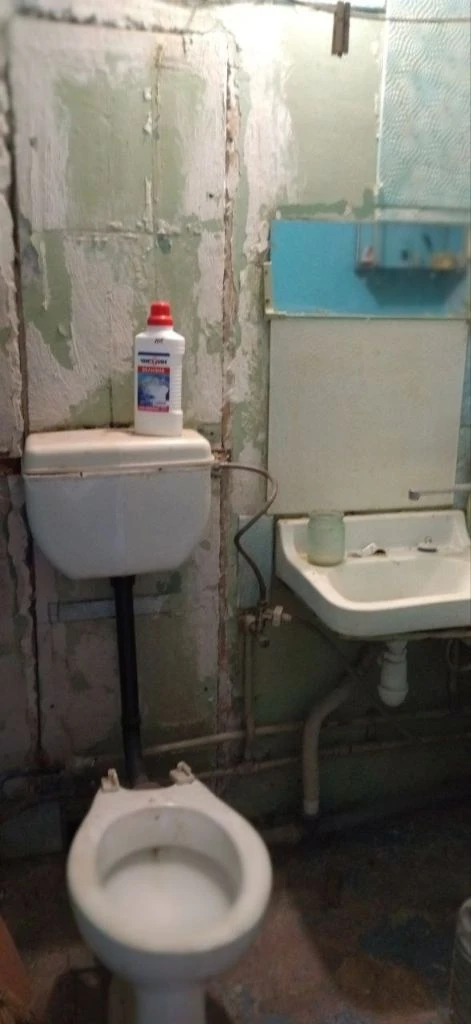 Недвижимость донецкднр продажа 1 комн кв гостинка под ремонт 1600000 рублей, пролетарский р-н, пирамида агентство недвижимости ☎️+79494046048 площадь 24 м² жилая 12 м² кухня 4,7 м² этаж. 4 из 5 квартира гостинка 1 комн под ремонт ул. Раздольная д.22( номер дома указан ориентировочный) дом находится возле остановки. Магазины, школа, детский сад, больница, рынки, супер маркеры, мфц- всё рядом. Отличная инфраструктура в квартире установлены новые входная дверь, пластиковые окна. Санузел совмещён, кафель. Вода по графику. Фото соответствуют. Документы россреестр готовы. Цена 1600000 рублей + услуги риелтора. Предложение от агентства, подбор вариантов различной степени комфортности, все районы г. Донецка. Оставляйте свои заявки(предложения) по продаже, по покупке квартир, наша база ежедневно обновляется! С нами легко и уверенно! Риелтор +79494046048 феникс -телеграмм, max. - фотография - 7