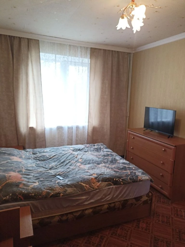 Горловка! Новый объект! Продам 4-х ком. Кв-ру по ул. Жукова 30, 2/9. Общ. Пл. 81,8 кв. М. , жил. Пл. 53.6 кв. М. С/у - совмещён. Есть отдельное помещение с бойлерами и стиральной машинкой (перепланировка узаконена). Окна пластик, лоджия - столярка. Входная дверь - металл. Коммуникации частично заменены. Квартира в хорошем жилом состоянии. Одна из комнат под ремонт. Продажа с мебелью. Документы готовы к продаже! Цена 2.500.000 руб. (торг) + ан. +79493140967 (телеграм, мах) - фотография - 3