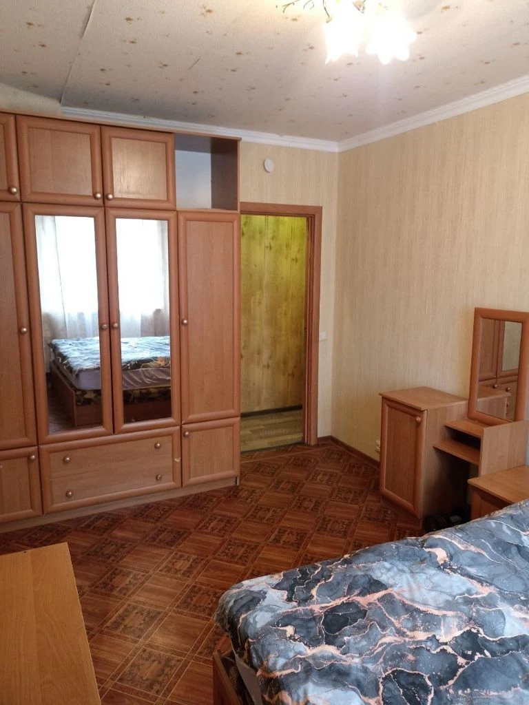 Горловка! Новый объект! Продам 4-х ком. Кв-ру по ул. Жукова 30, 2/9. Общ. Пл. 81,8 кв. М. , жил. Пл. 53.6 кв. М. С/у - совмещён. Есть отдельное помещение с бойлерами и стиральной машинкой (перепланировка узаконена). Окна пластик, лоджия - столярка. Входная дверь - металл. Коммуникации частично заменены. Квартира в хорошем жилом состоянии. Одна из комнат под ремонт. Продажа с мебелью. Документы готовы к продаже! Цена 2.500.000 руб. (торг) + ан. +79493140967 (телеграм, мах) - фотография - 4