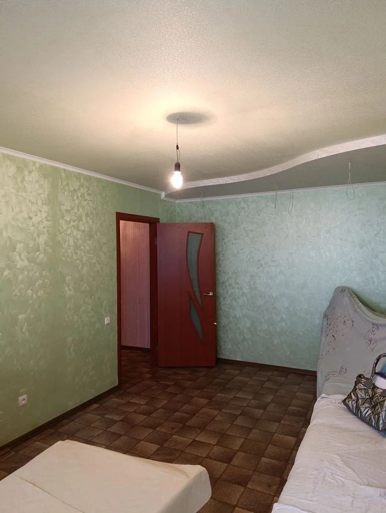 Продам 2-х комнатную квартиру г. Горловка,1/10эт. От собственника в цгр, 88 квартал, ул. Матросова 107. С автономным отоплением. Без мебели. Общая площадь 50,8 м2. Окна пластиковые, решётки. Лоджия застеклённая пластиковые окна, решётки на половину отапливается. Сантехника в использовании не была. Трубы поменяны. Счётчик на воду, газ. Цена 2800 000 торг. Тел. +79784546845,станислав (телеграм, макс) перезвоним вам 🤝 - фотография - 11