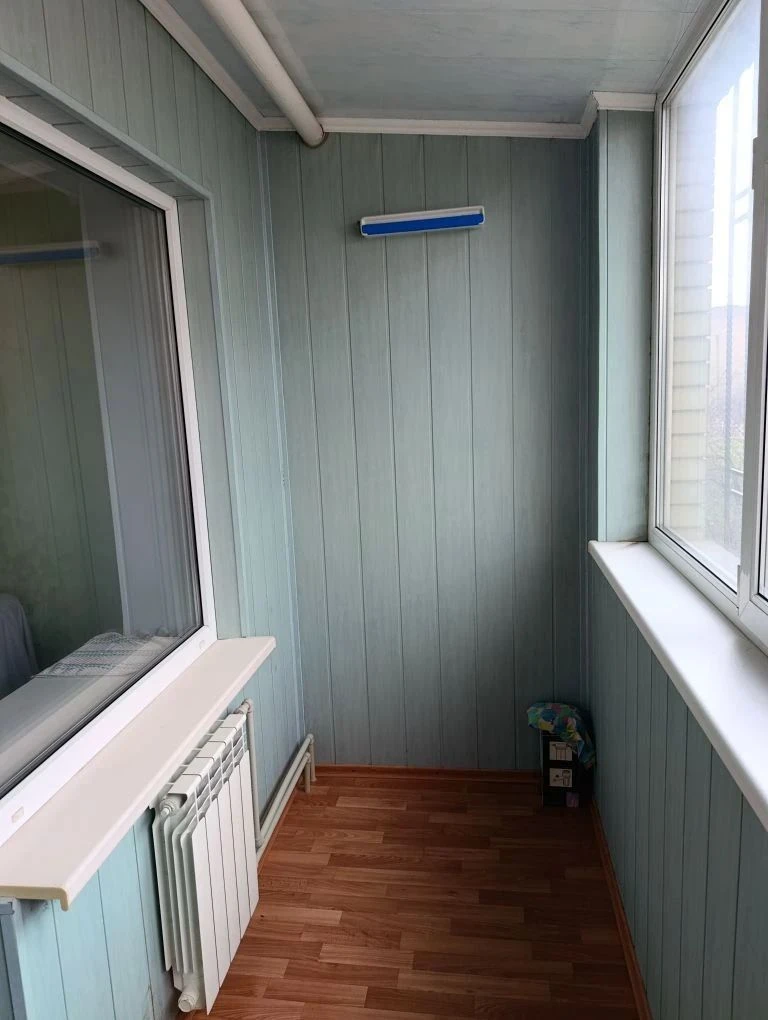 Продам 2-х комнатную квартиру г. Горловка,1/10эт. От собственника в цгр, 88 квартал, ул. Матросова 107. С автономным отоплением. Без мебели. Общая площадь 50,8 м2. Окна пластиковые, решётки. Лоджия застеклённая пластиковые окна, решётки на половину отапливается. Сантехника в использовании не была. Трубы поменяны. Счётчик на воду, газ. Цена 2800 000 торг. Тел. +79784546845,станислав (телеграм, макс) перезвоним вам 🤝 - фотография - 9