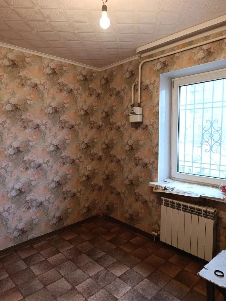 Продам 2-х комнатную квартиру г. Горловка,1/10эт. От собственника в цгр, 88 квартал, ул. Матросова 107. С автономным отоплением. Без мебели. Общая площадь 50,8 м2. Окна пластиковые, решётки. Лоджия застеклённая пластиковые окна, решётки на половину отапливается. Сантехника в использовании не была. Трубы поменяны. Счётчик на воду, газ. Цена 2800 000 торг. Тел. +79784546845,станислав (телеграм, макс) перезвоним вам 🤝 - фотография - 2