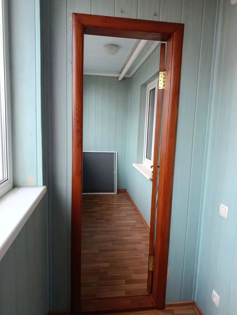 Продам 2-х комнатную квартиру г. Горловка,1/10эт. От собственника в цгр, 88 квартал, ул. Матросова 107. С автономным отоплением. Без мебели. Общая площадь 50,8 м2. Окна пластиковые, решётки. Лоджия застеклённая пластиковые окна, решётки на половину отапливается. Сантехника в использовании не была. Трубы поменяны. Счётчик на воду, газ. Цена 2800 000 торг. Тел. +79784546845,станислав (телеграм, макс) перезвоним вам 🤝 - фотография - 8