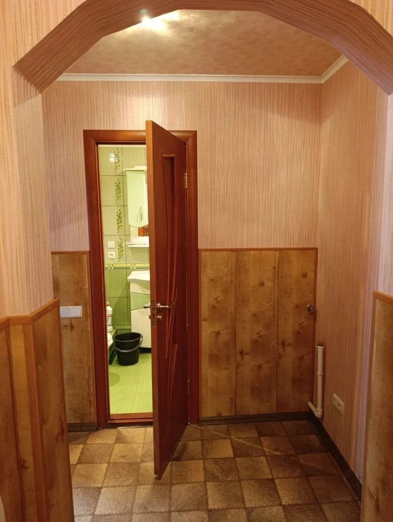 Продам 2-х комнатную квартиру г. Горловка,1/10эт. От собственника в цгр, 88 квартал, ул. Матросова 107. С автономным отоплением. Без мебели. Общая площадь 50,8 м2. Окна пластиковые, решётки. Лоджия застеклённая пластиковые окна, решётки на половину отапливается. Сантехника в использовании не была. Трубы поменяны. Счётчик на воду, газ. Цена 2800 000 торг. Тел. +79784546845,станислав (телеграм, макс) перезвоним вам 🤝 - фотография - 7