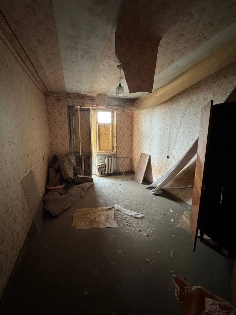 Горловка! Днр💥🍋 продам 4х. Ком. Кв-у, крупногабаритную квартиру, 5 квартал, ул. Магистральная 15, 9/9 лифт работает - есть тех. Этаж и тамбур. Все комнаты раздельные, без перепланировок, общая площадь 81.23, есть балкон и лоджия. Квартира под кап. Ремонт. Документы готовы. Цена 1.000.000 руб. + ан. +79493140967 (телеграм, мах) - борис - фотография - 2