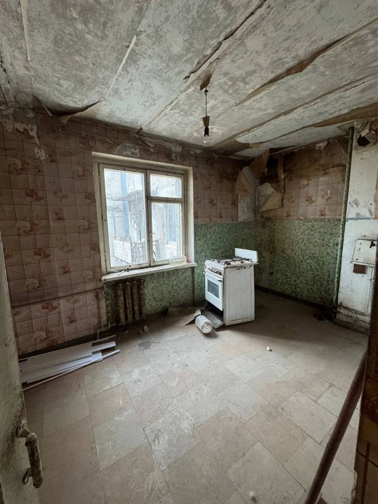 Горловка! Днр💥🍋 продам 4х. Ком. Кв-у, крупногабаритную квартиру, 5 квартал, ул. Магистральная 15, 9/9 лифт работает - есть тех. Этаж и тамбур. Все комнаты раздельные, без перепланировок, общая площадь 81.23, есть балкон и лоджия. Квартира под кап. Ремонт. Документы готовы. Цена 1.000.000 руб. + ан. +79493140967 (телеграм, мах) - борис - фотография - 4