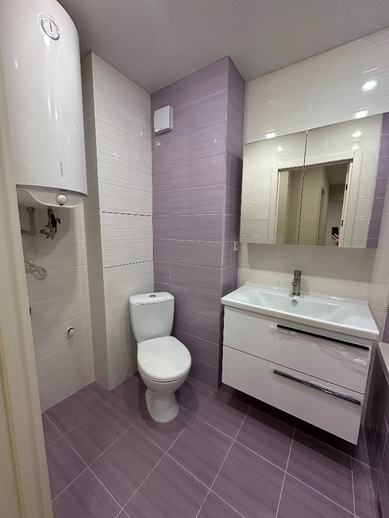 Срочная продажа от собственника!!! 2-к квартиры в харцызске, 49,5 кв, квартира после капитального ремонта есть накопительная система с насосом, тёплый пол бойлер кондиционер. Цена 3650000р все вопросы по телефону +79494390289 - фотография - 8