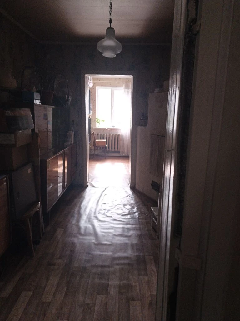 Горловка! Продам дом в цгр по ул. Щорса, район 2-ой больницы. Дом газифицирован, есть центральная канализация и водоснабжение. Дом кирпичный, утеплен пенопластом, окна - пластик. Общая площадь - 58,4 кв. М. + 4 сотки земли. На территории есть гараж и сарай. Состояние в доме жилое, но нужен ремонт. Документы готовы к продаже, прописанных нет. Цена 2.200.000 руб. + ан. +79493140967 (телеграм, мах) - борис - фотография - 3