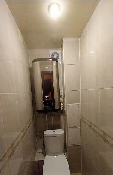 Подешевела 3-х комн. Кв. Шахтерская площадь, ул. Университетская,120. Продам трехкомнатную квартиру, ориентир шахтерская площадь. Очень удобный второй этаж, водичка есть всегда. Отличное состояние квартиры, комнаты раздельные, просторная кухня, балкон, лоджия. После продажи остается вся мебель, техника. Рядом 4 школы, детский садик, магазины, все виды транспорта. Документы готовы. +79493793647 7 000 000 - фотография - 7