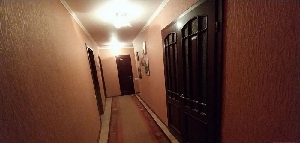 Подешевела 3-х комн. Кв. Шахтерская площадь, ул. Университетская,120. Продам трехкомнатную квартиру, ориентир шахтерская площадь. Очень удобный второй этаж, водичка есть всегда. Отличное состояние квартиры, комнаты раздельные, просторная кухня, балкон, лоджия. После продажи остается вся мебель, техника. Рядом 4 школы, детский садик, магазины, все виды транспорта. Документы готовы. +79493793647 7 000 000 - фотография - 5