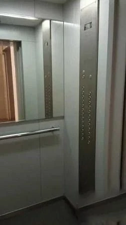 Продам 100 квадратных метров в новострое " фаворит", ориентир шахтерская площадь. Панорамный вид из окон, состояние после строителей. Свободное пространство, можно спроектировать трехкомнатную квартиру или двухкомнатную с кабинетом. Документы готовы. +79493793647 5 900 000 - фотография - 2