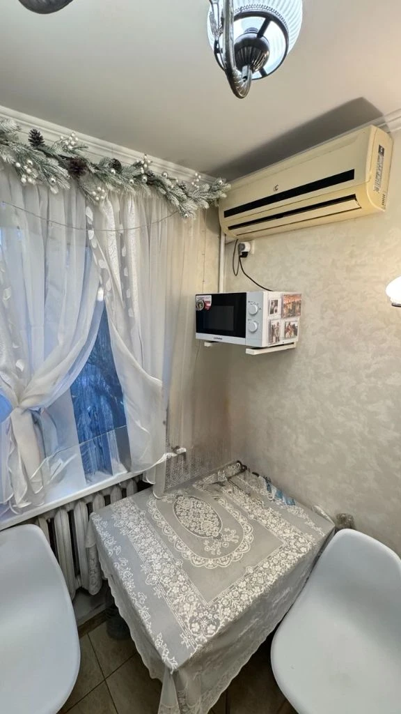 Продажа 1- комнатной квартиры ул. Раздольная. Пролетарский р-он. Общая площадь — 22,7 м2 жилая зона занимает 12,2 м2 кухня — 4,6 м2 4 / 5 этажного кирпичного дома. Квартира светлая и уютная, полностью готова к заселению — вся мебель остаётся новому владельцу. Район отличается развитой инфраструктурой: в шаговой доступности школы и детские сады, рынки и транспортные развязки. 2 700 000 р +7(949) 095 32 35 наталья (миранда телеграмм) - фотография - 4