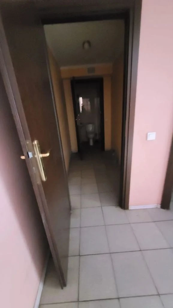 ❗❗горловка! Новый объект!❗❗ продам коммерческое помещение в самом центре города. Площадь 42 кв. М². Есть большой общий зал (26.1 кв. М²), помещение под кухню, санузел и отдельный кабинет. Хорошее проходное место. Цена 5.800.000 руб. (торг возможен) + ан. +79493140967 (телеграм, мах) - борис - фотография - 6