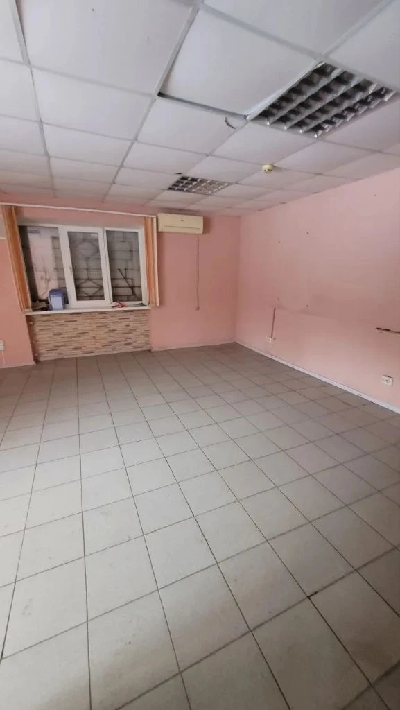 ❗❗горловка! Новый объект!❗❗ продам коммерческое помещение в самом центре города. Площадь 42 кв. М². Есть большой общий зал (26.1 кв. М²), помещение под кухню, санузел и отдельный кабинет. Хорошее проходное место. Цена 5.800.000 руб. (торг возможен) + ан. +79493140967 (телеграм, мах) - борис - фотография - 1