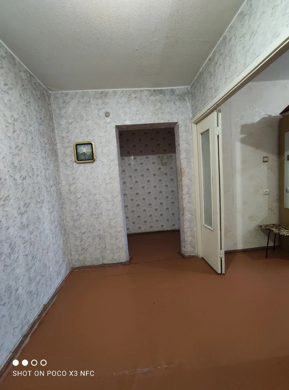1к. Квартира — донецк, микрорайон донской описание: сдается в долгосрочную аренду 1к квартира с холлом. Минимальный набор мебели и бытовой техники: холодильник, стиральная машина-автомат. — стоимость: **20 000 ₽** + коммунальные услуги. +7(949)105-35-35, виктория ( ( don estate | +7 (949) 105-35-35 | telegram @doneestate | vk vk. Com/doneestate | max max. Ru/id930301547489_biz - фотография - 3