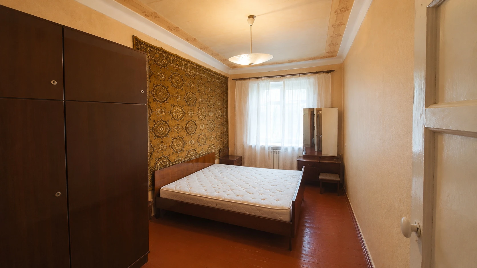 Продам 2-квартиру. Классическая сталинка. Центр района. 3 000 000 р.
- Пролетарский исполком. Большая магистральная.
- Дом сталинской постройки в отличном состоянии. Зеленый уютный двор.
- Квартира чистая, сухая, опрятная. Все исправное.
- Железобетонные перекрытия. Толстые крепкие стены шлакоблок - кирпич. Потолки 3 метра.
- Комнаты, службы раздельные. Балкон застеклен. Вместительная кладовая + хозпомещение в подвале.
- Заменены стояки и радиаторы отопления, трубы водоснабжения. Новая "сейфовая" входная дверь.
- Вода стабильно по графику.
- Обременений, долгов, прописанных нет.
- Возможна продажа через сервис безопасных расчетов от сбербанка.
- Обеспечение сделок с материнским капиталом, военными и другими сертификатами, ипотечным кредитованием.
- Отличная цена: 60 000 за метр!
- Звоните!
+7(949)331-51-61 - Telegram, whatsapp, max -
+7(918)215-44-99 - Telegram, whatsapp, max -
Почта: 0713315161@mail. Ru
T. Me/shevchencoigor - фотография - 5